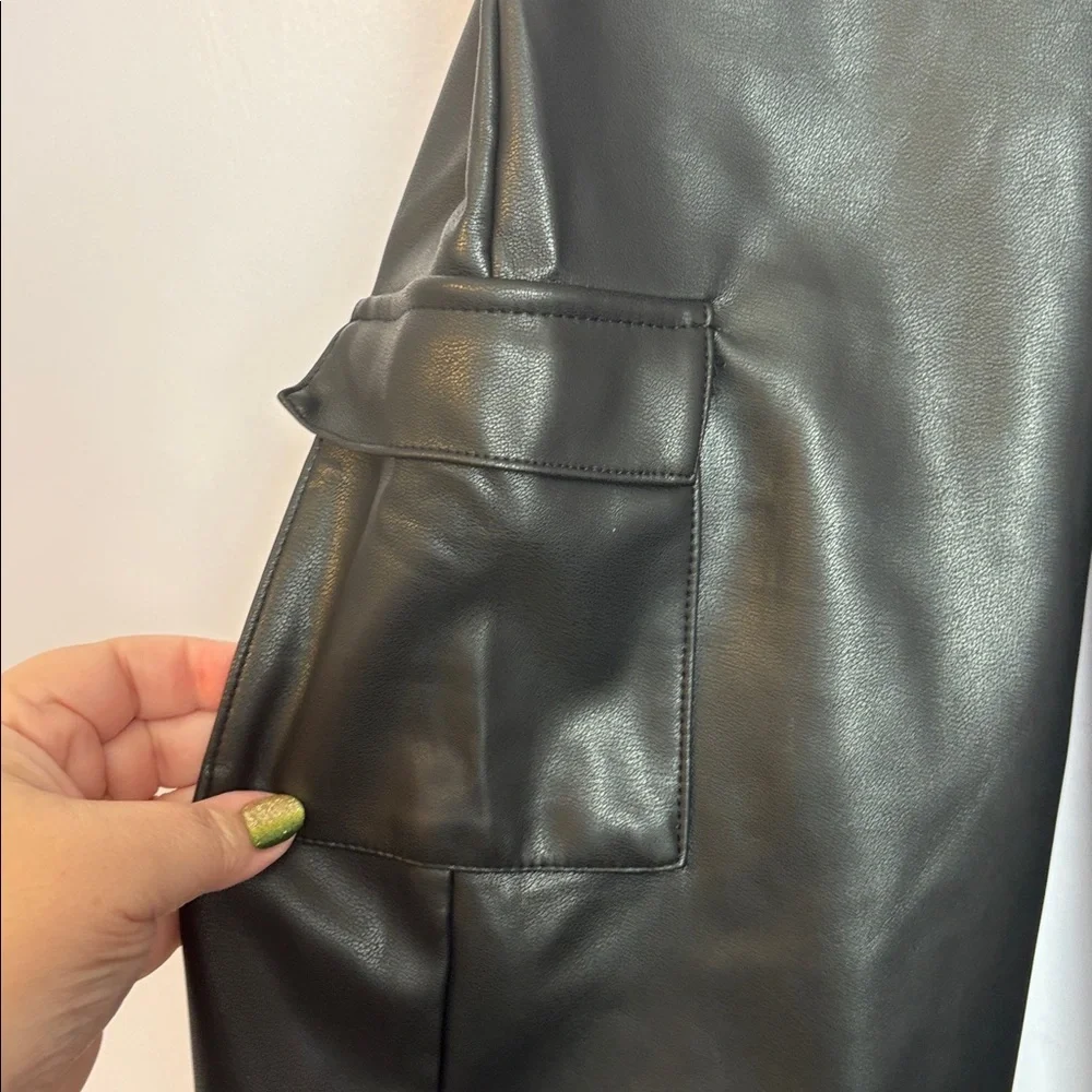 Unbranded Black Faux Leather Cargo Wide Leg Pants High Waist size M (7/8)